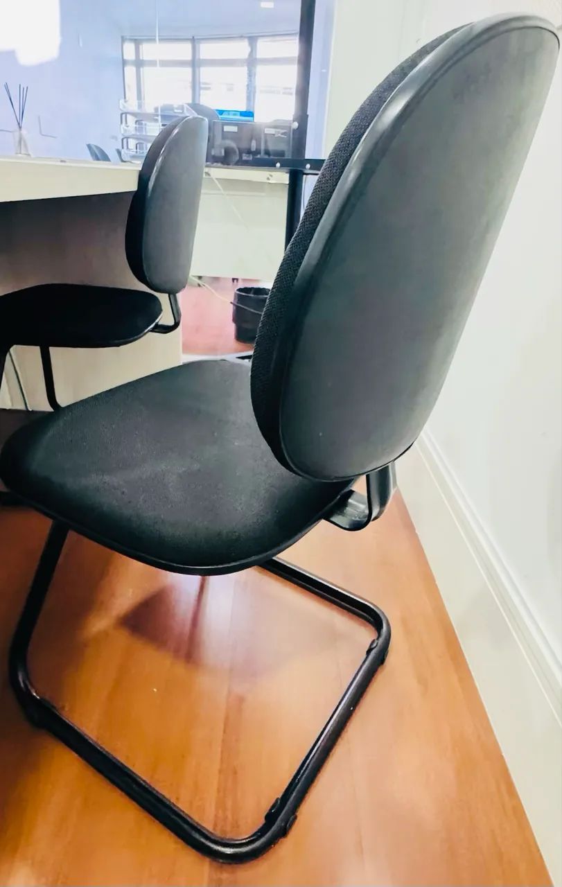 Cadeira Office Estofada com Base Sled - 2 unidades (R$150 cada ou R$250 o par)