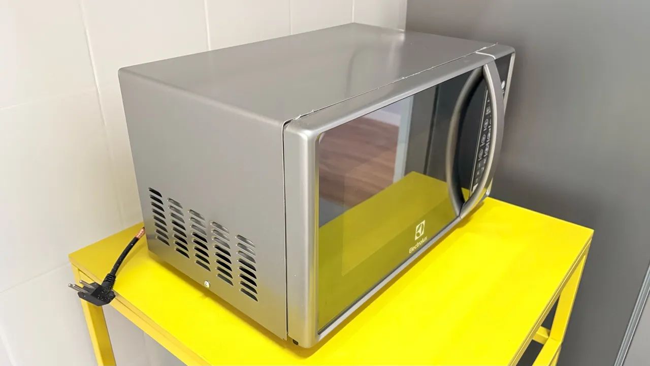 Vendo micro-ondas Electrolux 220v - Foto 2
