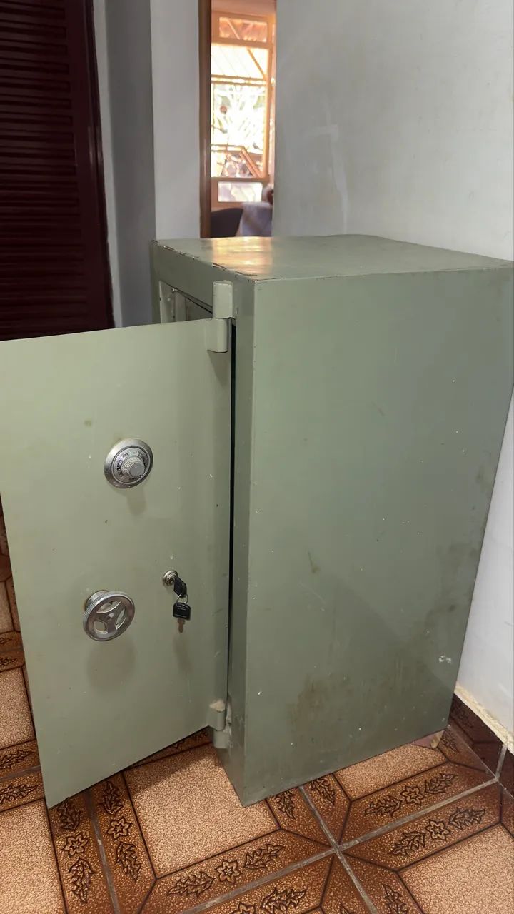 Cofre Antigo de Aço - Mecânico com Segredo e Chave ? - Foto 5