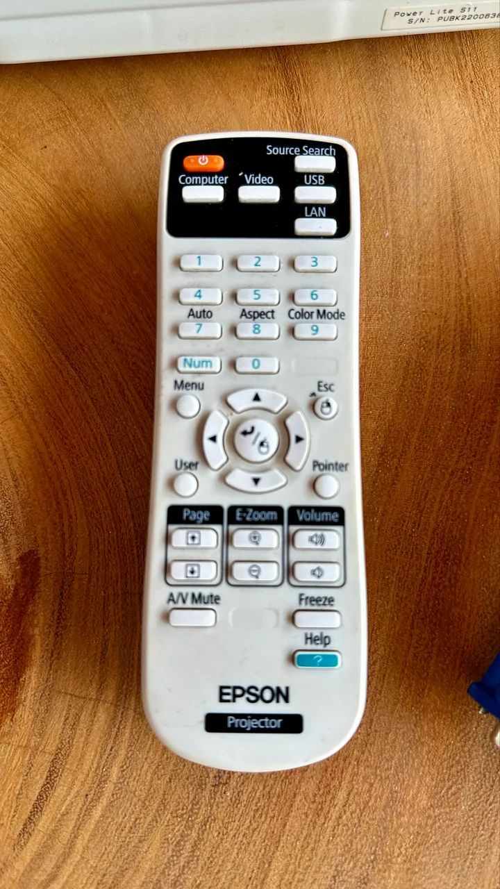 Projetor Epson PowerLite S11 branco - Foto 2