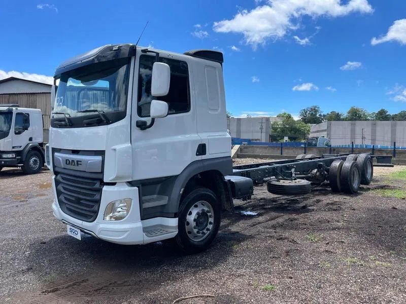 DAF CF 310 6X2 ANO 2023 COM 135 MIL KM - CHASSI 10 METROS