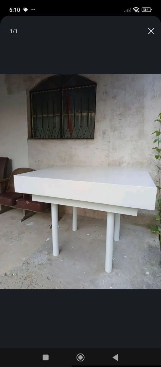 Mesa sem cadeira