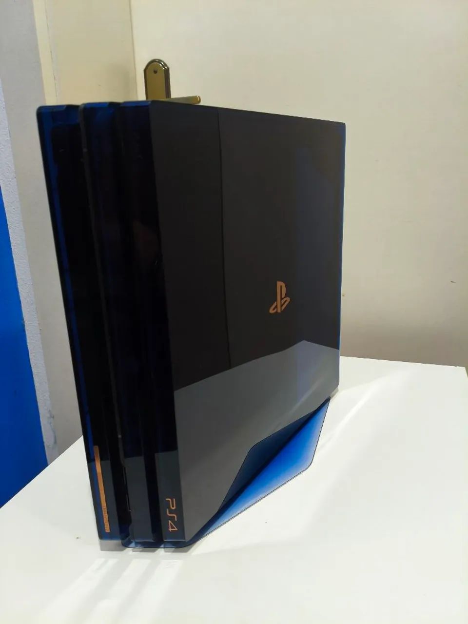 PlayStation 4 Pro 2TB 500 Million Edition - Edição Limitada Colecionador N° 38941/50000 