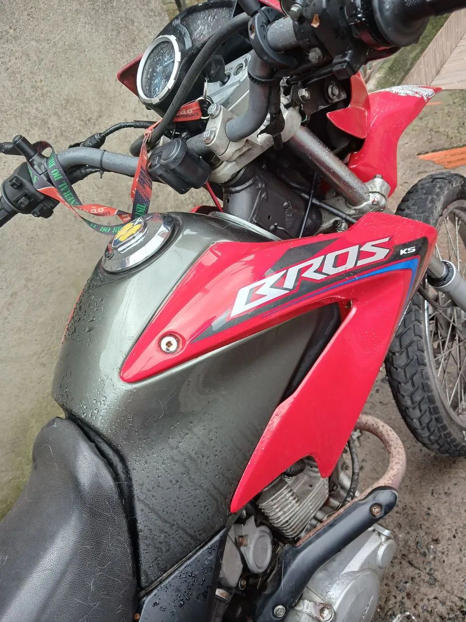 Bros competa