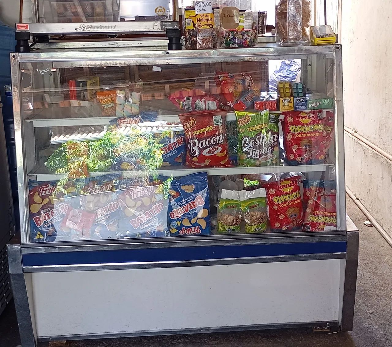 Vende-se Balcão espositor seco 