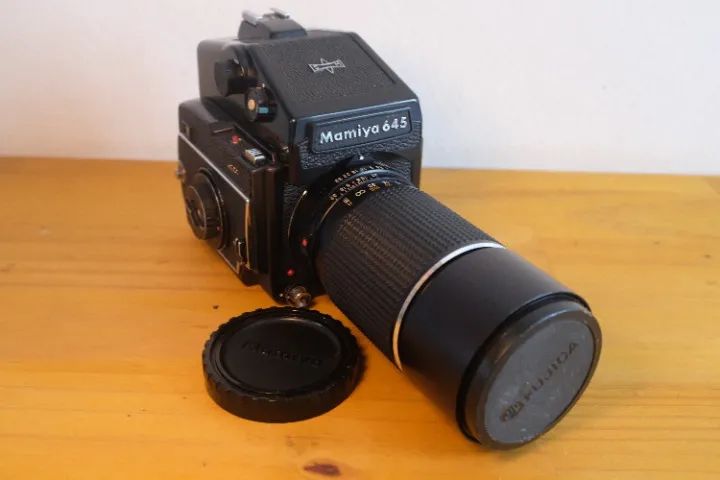 Mamiya 645 com lente 210 mm e kit completo - Foto 2