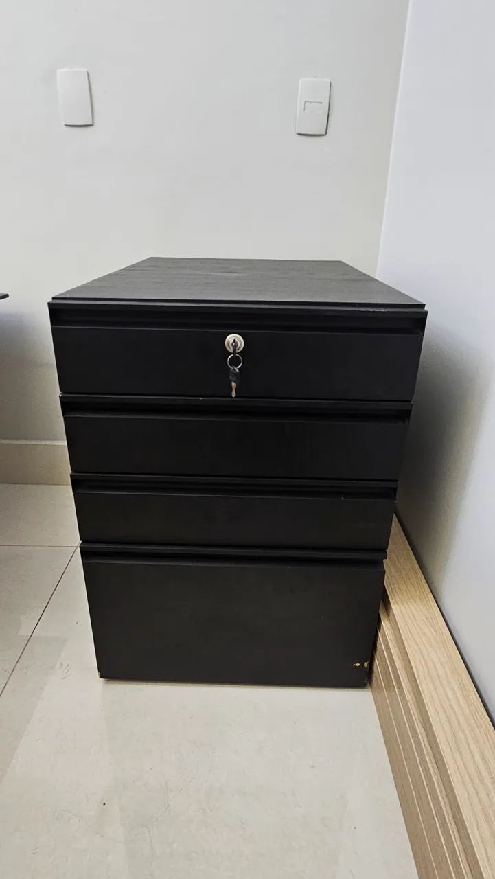 Cômoda 4 gavetas 