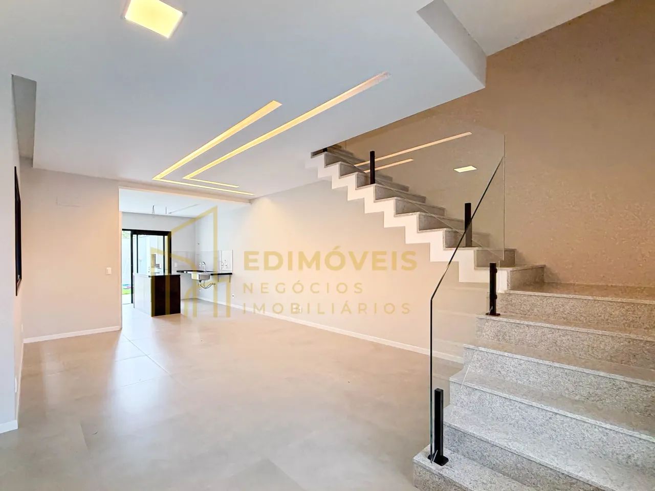 Manguinhos: Linda Casa com Acabamento Superior e Piscina - Foto 3