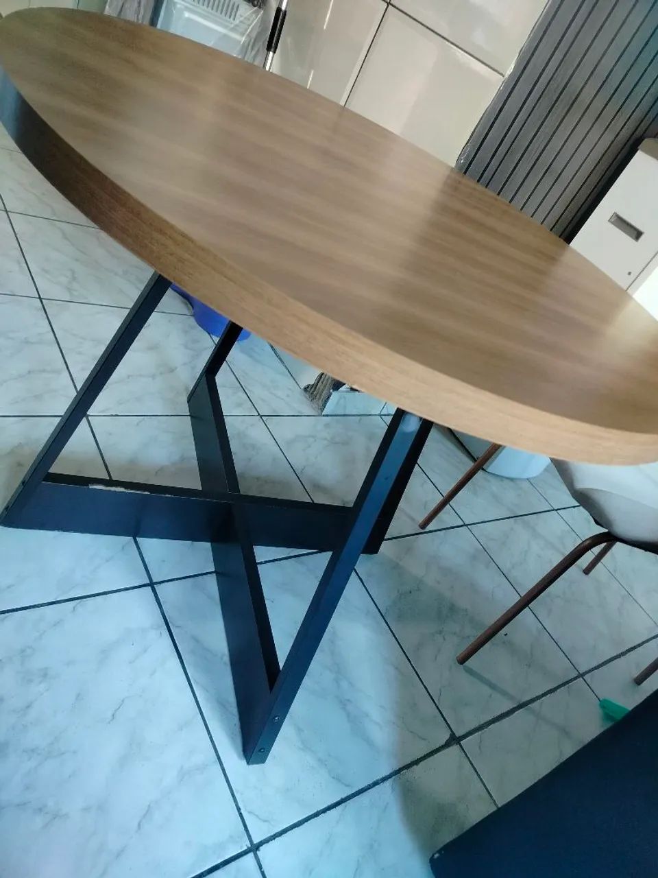 Vendo essa mesa com 2 cadeiras