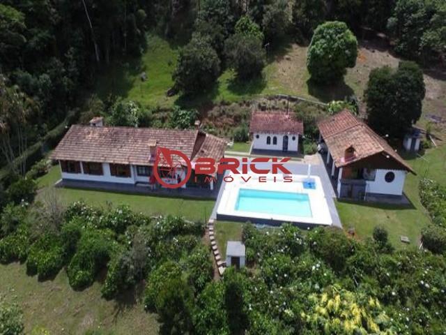 Sítio em sebastiana com área de 28 mil m² com casa principal com 6 quartos.