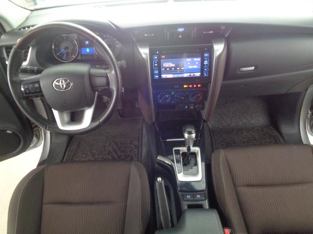TOYOTA HILUX SW4 2017/2017 2.7 SR 4X2 16V FLEX 4P AUTOMÁTICO 5 lugares - Foto 5