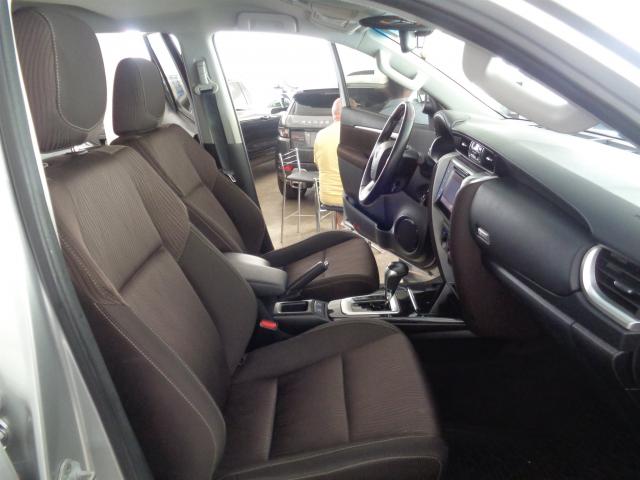 TOYOTA HILUX SW4 2017/2017 2.7 SR 4X2 16V FLEX 4P AUTOMÁTICO 5 lugares - Foto 11