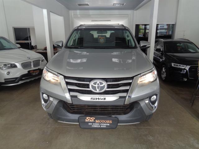 TOYOTA HILUX SW4 2017/2017 2.7 SR 4X2 16V FLEX 4P AUTOMÁTICO 5 lugares