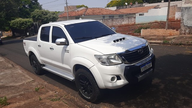 HILUX 2013 BRANCA TOP DE LINHA COMPLETA DIESEL 4 X 4 AUTOMATICA