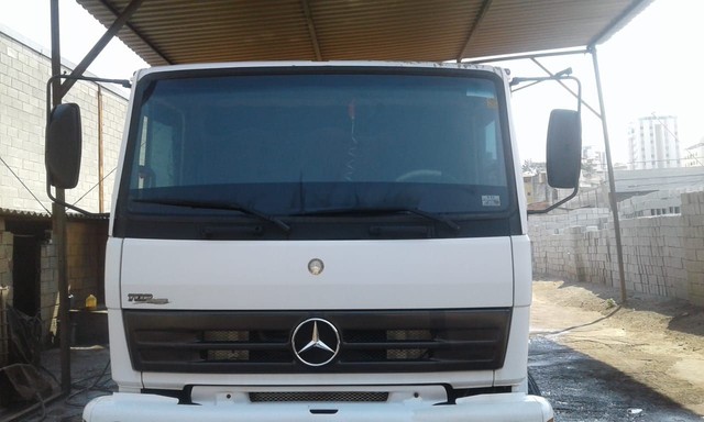 VENDO CAMINHÃO MERCEDES 17/18
