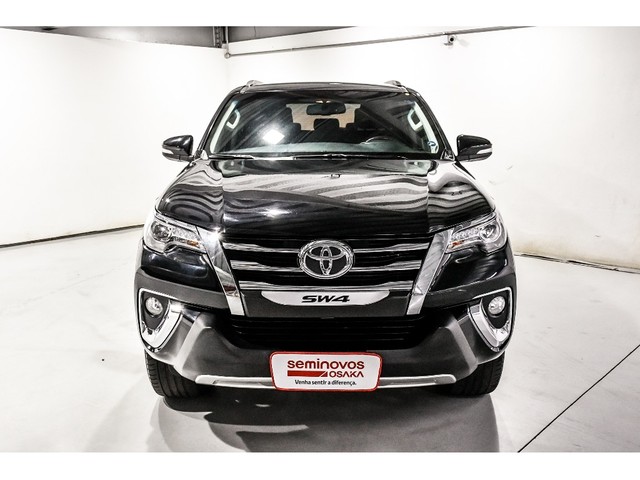 TOYOTA HILUX SW4 2.8 SRX 4X4 7 LUGARES 16V TURBO INTERCOOLER DIESEL 4P AUTOMATICO