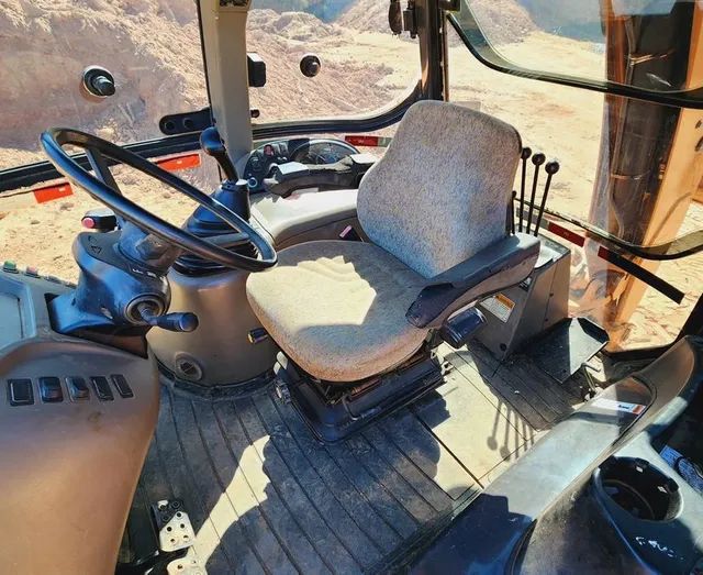 RETROESCAVADEIRA  - Foto 5