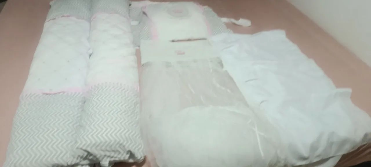 Kit berço americano  menina . 5 peças .pouco uso. - Foto 4