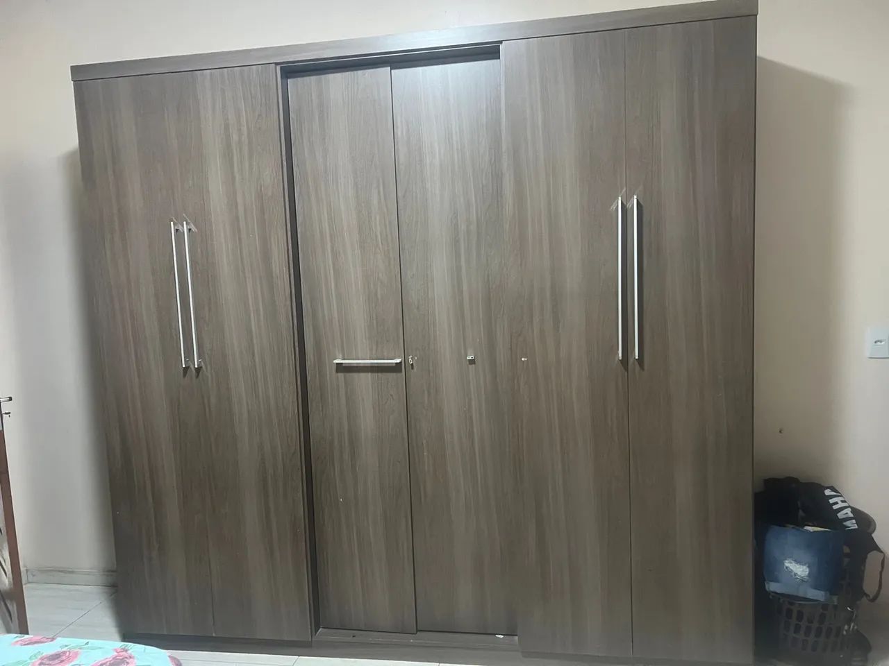 Vendo guarda roupa casal 6 portas