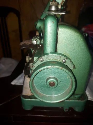 Máquina de Costura Overloque