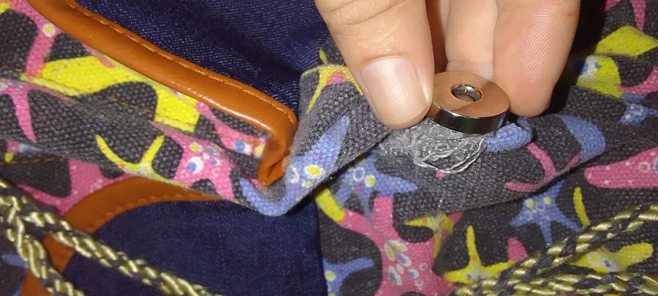 Bolsa de ombro com estampa divertida - Foto 5