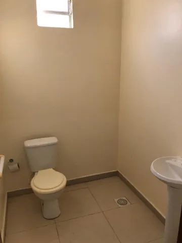 Locação. Imóvel comercial. 170 m2. Situado na Rua Floriano Peixoto, 214 px a Jaime Brasil. - Foto 4