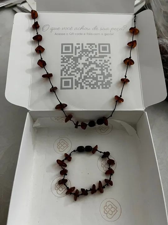 Conjunto de colar e pulseira de âmbar 