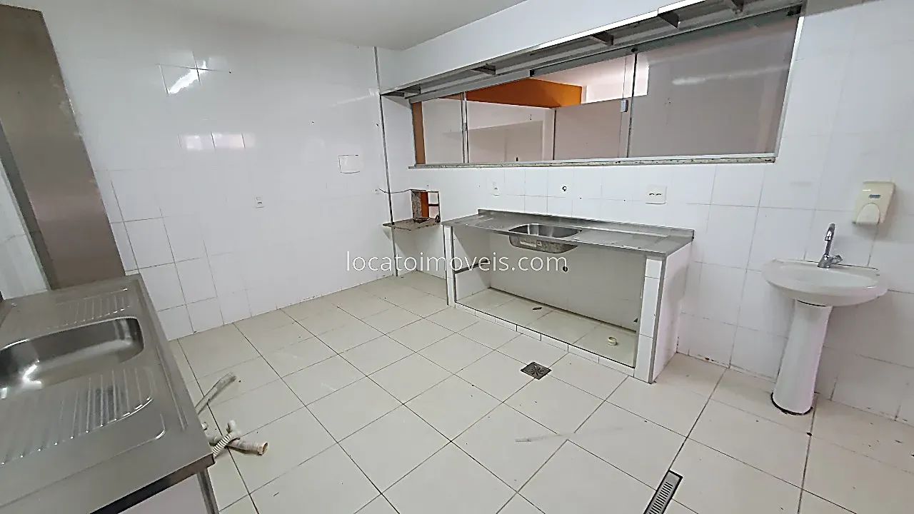 Lojão com Escritório e duas vagas com 194 m2 - Santa Catarina - Foto 10