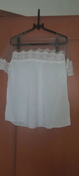Blusa branca de renda, marca MOB - Foto 2