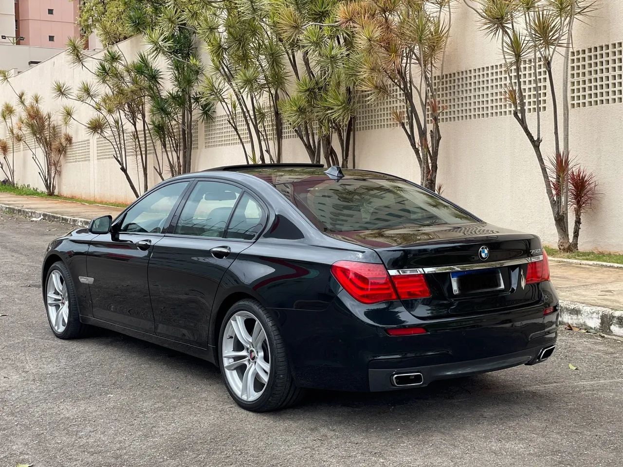 BMW 750i M Sport V8 Bi Turbo 11/12 - Foto 4