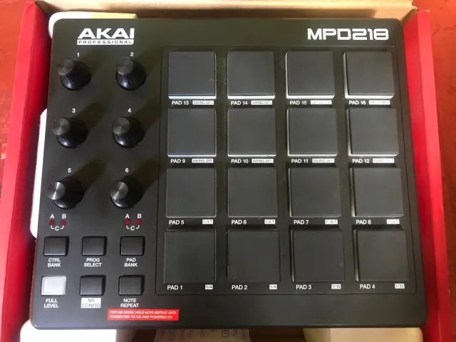 AKAI MPD 218 - MIDI PAD Controladora