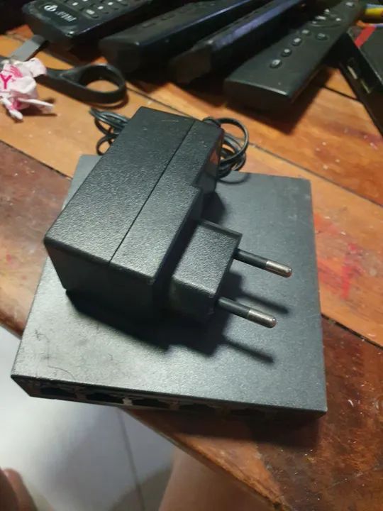 Switch TP-LINK  5 port Gigabit 10/100/1000 - usado - Foto 3