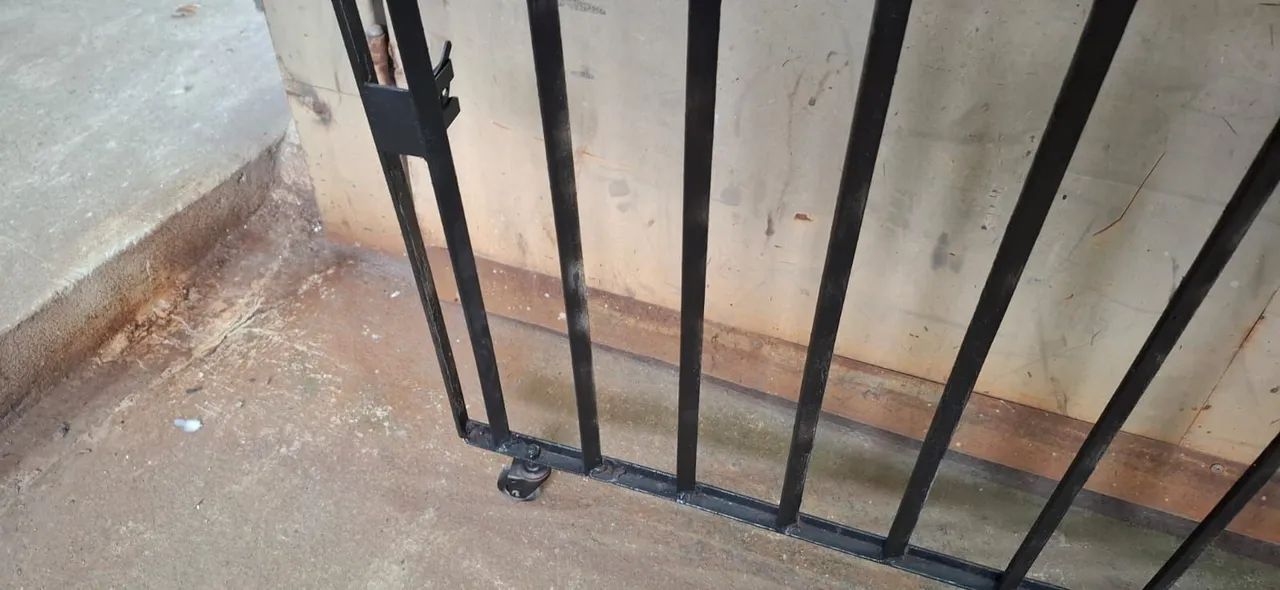 Articulated Iron Gate
