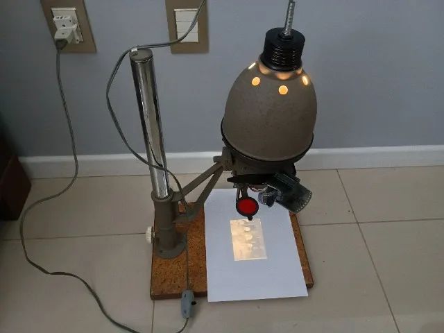 Ampliador fotográfico Accura Japan - Para filme 35mm - Com acessórios - Leia Descrição - Foto 3