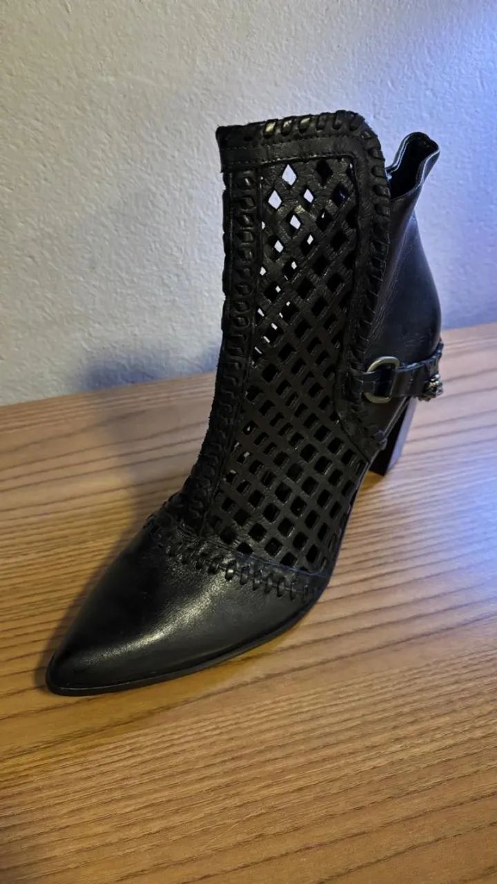 Bota Schutz couro NOVA lindíssima - Foto 2