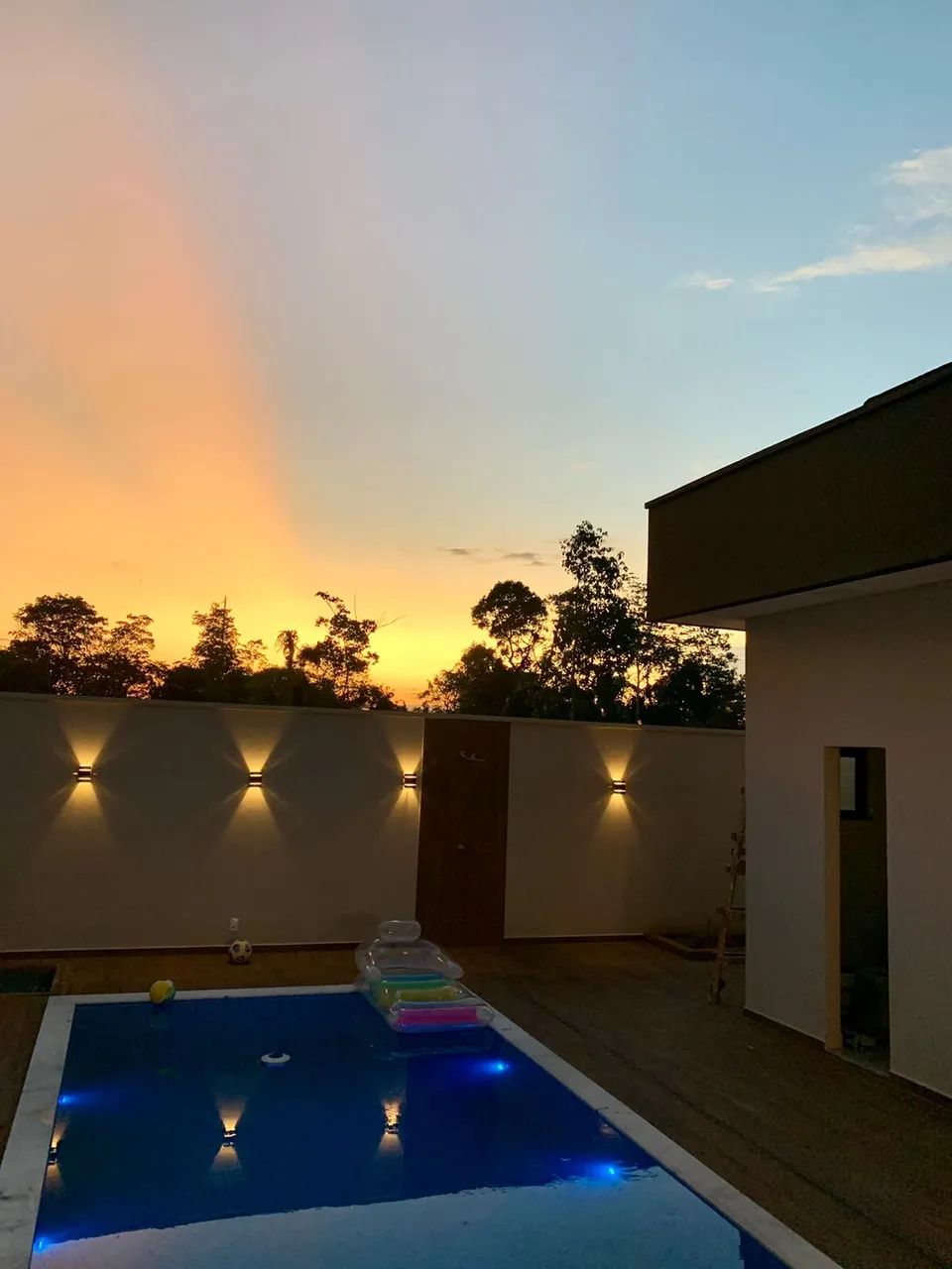 Vendo Casa Semi Mobiliada com 3 Suítes e Piscina no Condomínio Alphaville 4/ Aceita Financ - Foto 2