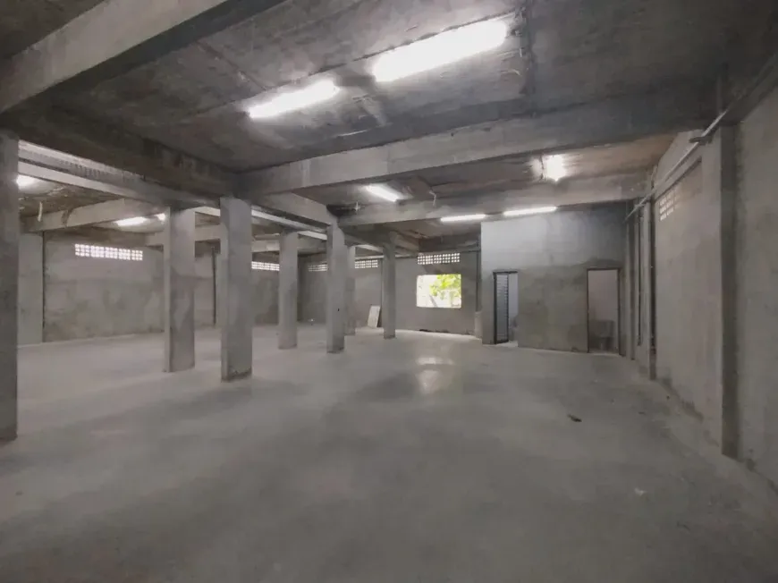 ALUGO GALPÃO DE 350M2 NA RUA RAMOS FERREIRA - CENTRO