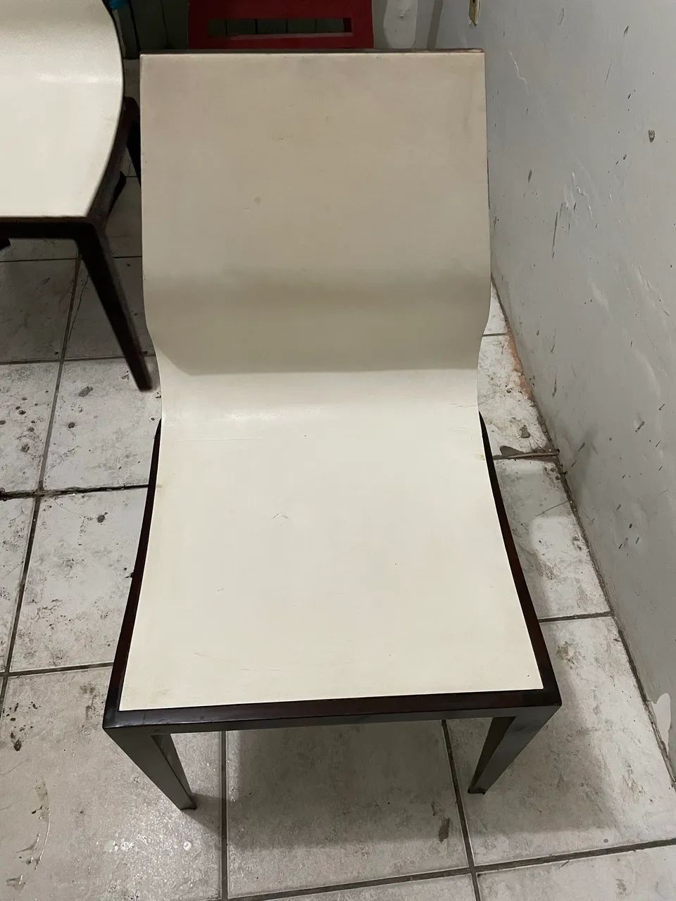 Cadeira de Madeira e Courino