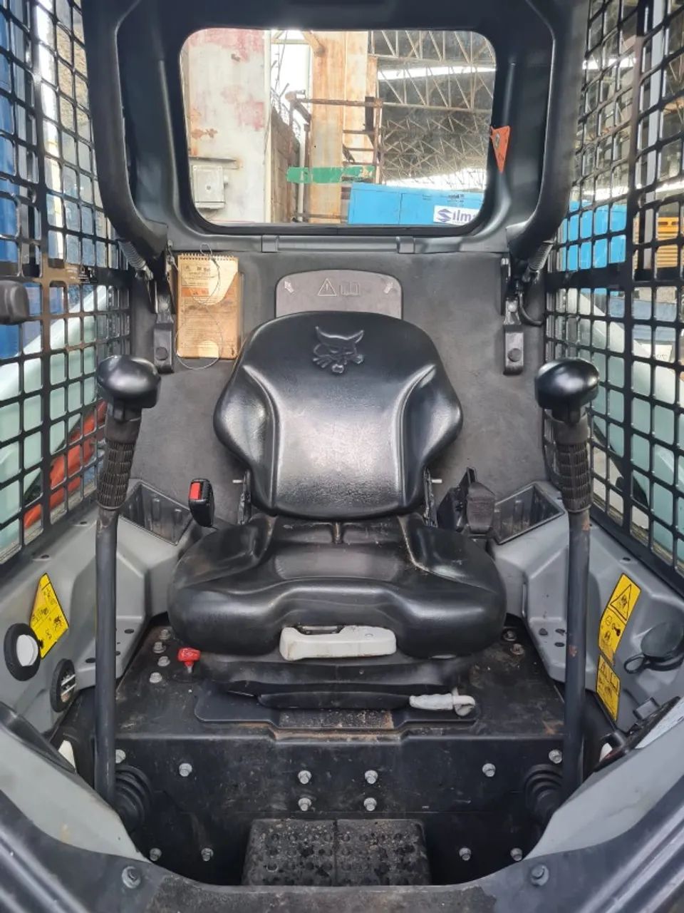 Minicarregadeira Bobcat S450 Ano 2023 Com 1605hrs C Ar Cond - Foto 3