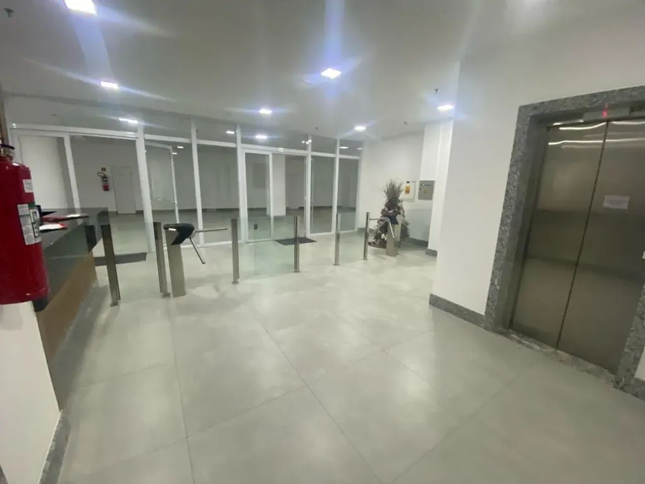 VENDO SALA COMERCIAL DE 28M² DOCUMENTAÇÃO OK, ACEITA FINANCIAMENTO BANCARIO - Foto 2