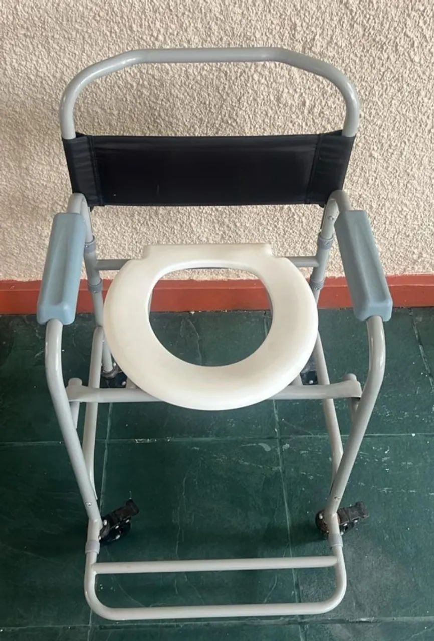 Cadeira Higiênica de banho NOVÍSSIMA  - Foto 2