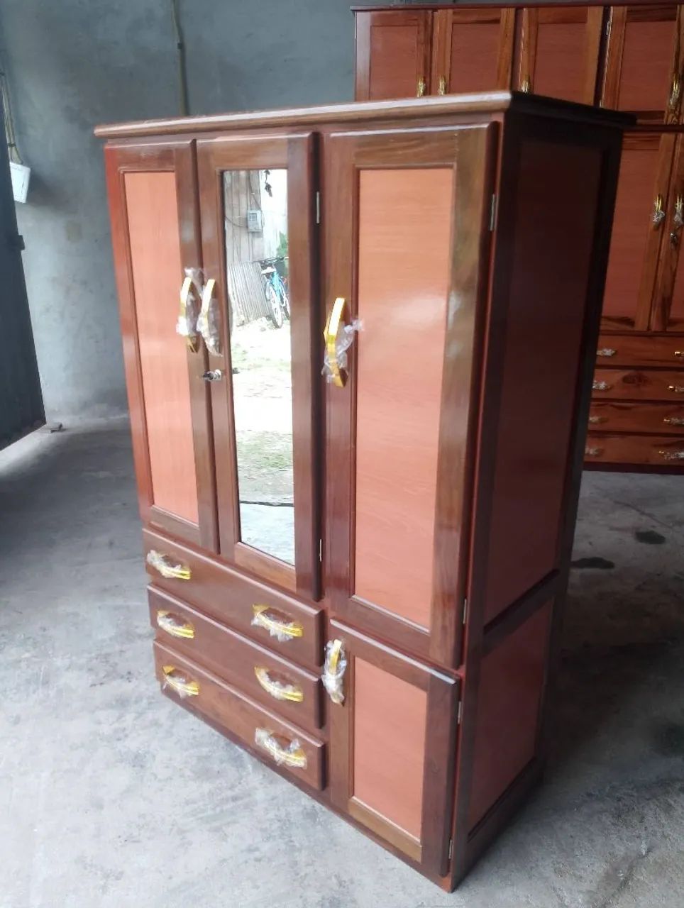 Guarda roupa de solteiro com espelho  - Foto 3