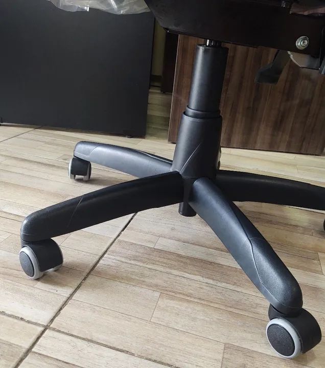 Cadeira de Escritório Giratória com Rodinhas - Foto 5