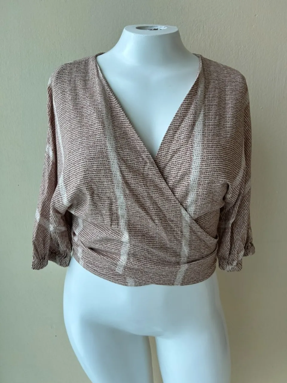 Blusa tipo cropped transpassado, estampado, 44, da marca Cholet