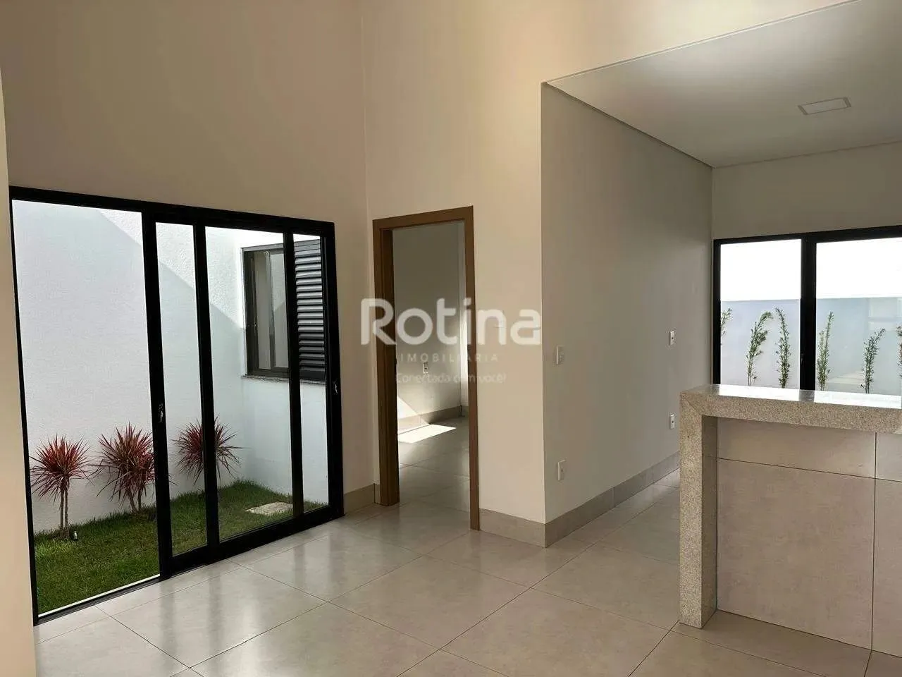 Casa à venda, 3 quartos, Novo Mundo - Uberlândia/MG - Rotina Imobiliária