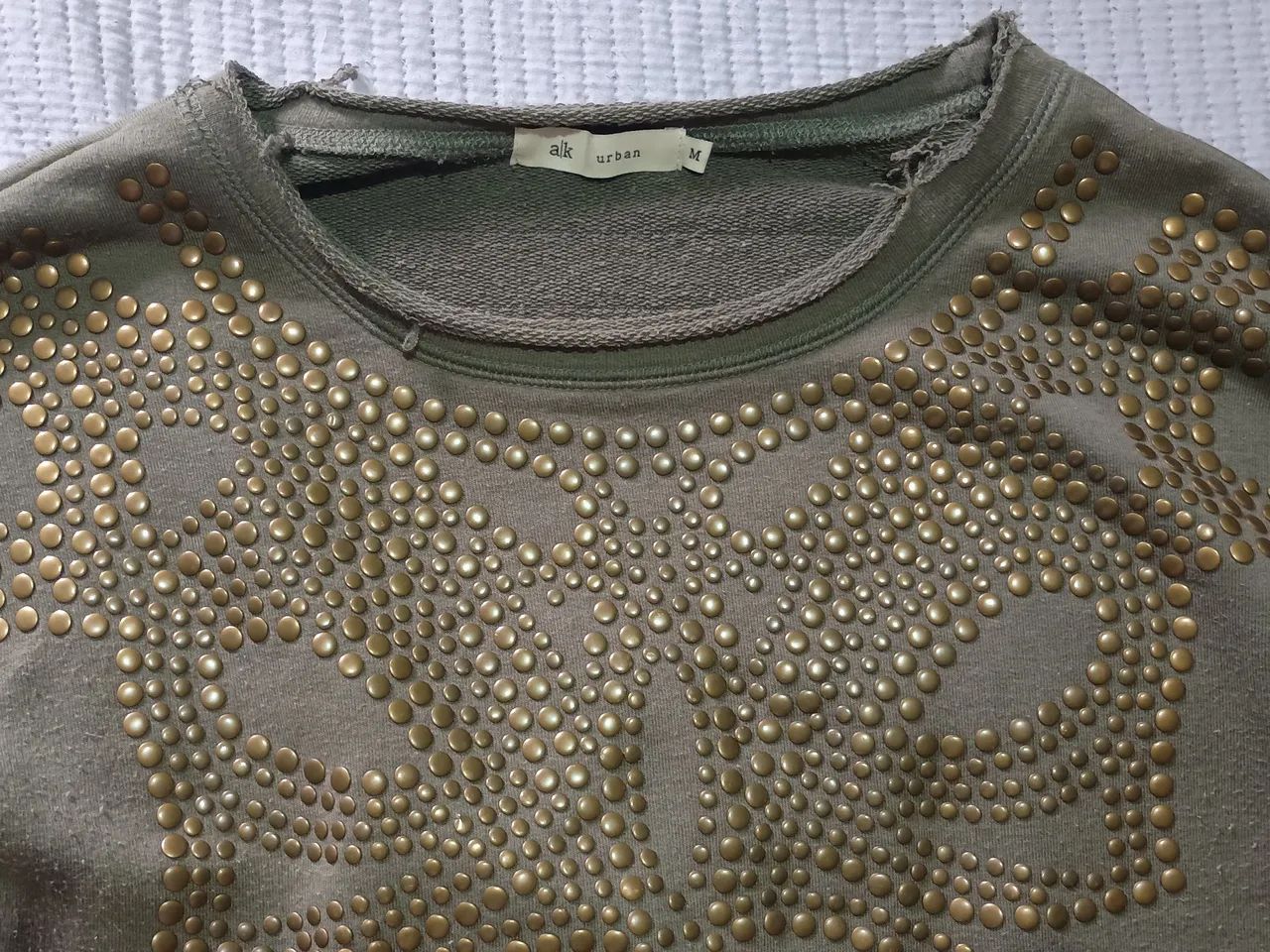Blusa de Moletom Verde com Detalhes Dourados - Foto 3