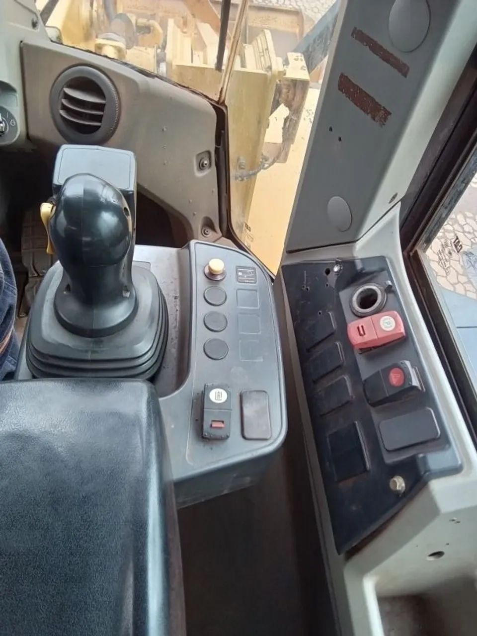 Pá Carregadeira Caterpillar 966L - Foto 6