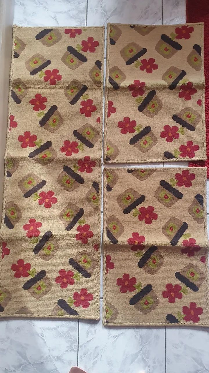 Jogo de Tapetes 3 Peças - Flores e Vasos