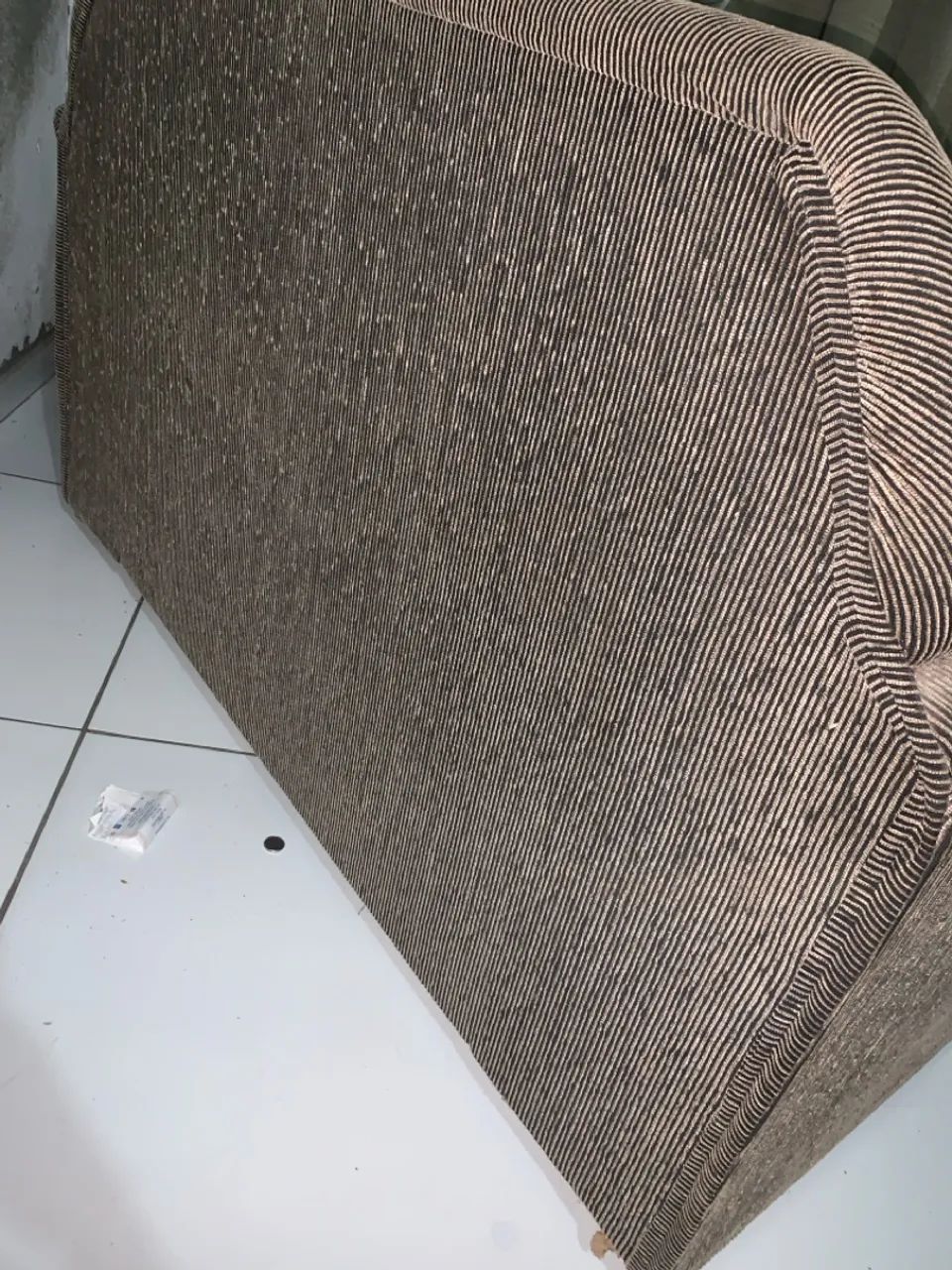 Sofá marrom em tecido canelado - 2 Lugares - Foto 2