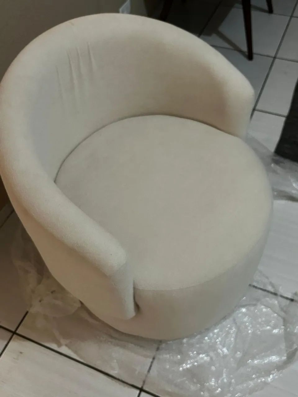 Poltrona Redonda Confortável em Veludo - Design Moderno - Foto 2